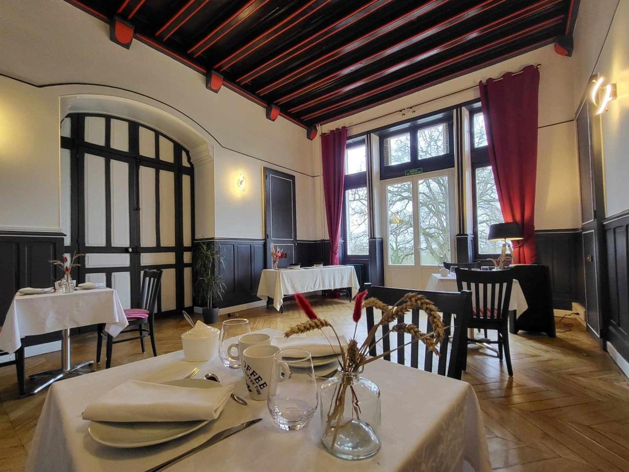 Sejour De Charme Au Chateau Avec Petit-Dejeuner Et Parking - Fr-1-591-705 Cluis Экстерьер фото