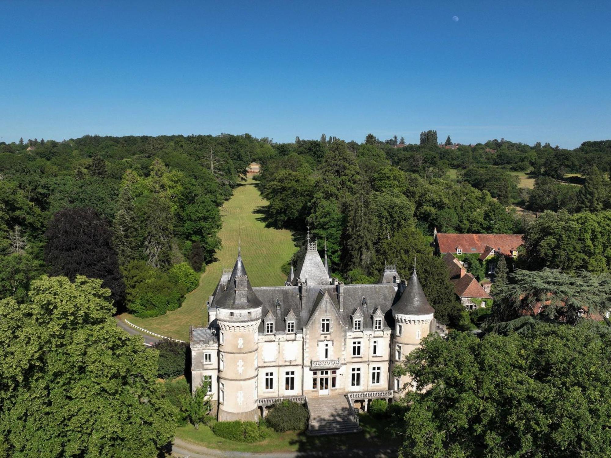 Sejour De Charme Au Chateau Avec Petit-Dejeuner Et Parking - Fr-1-591-705 Cluis Экстерьер фото